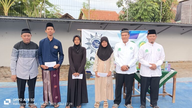 Lazismu PCM Kota Kendal Tasyarufkan Beasiswa Zakat Rp110 Juta untuk 219 Siswa